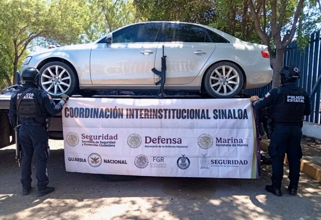 Grupo Interinstitucional asegura vehículo robado con arma larga en sector Barrancos