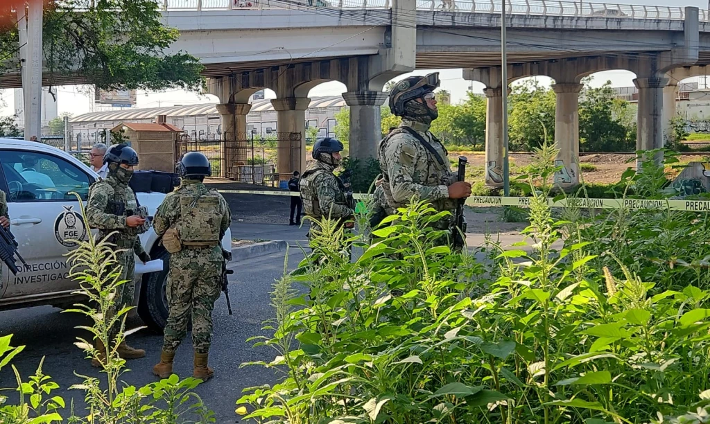 Grupo armado ejecuta a tres hombres