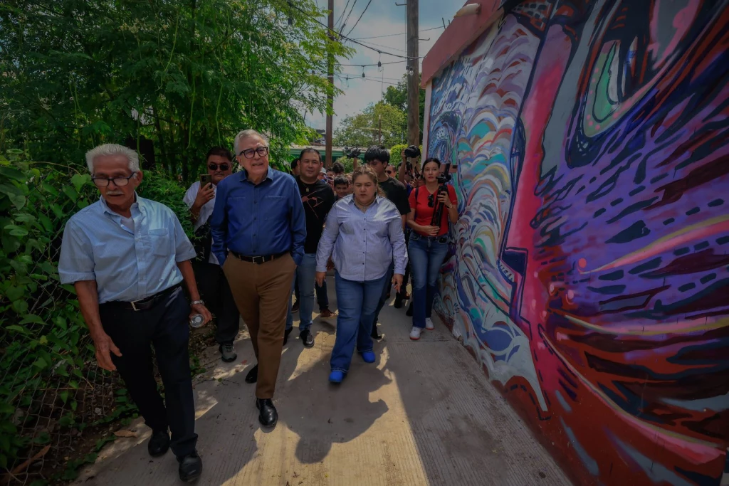 Rubén Rocha entrega obras en Costa Rica