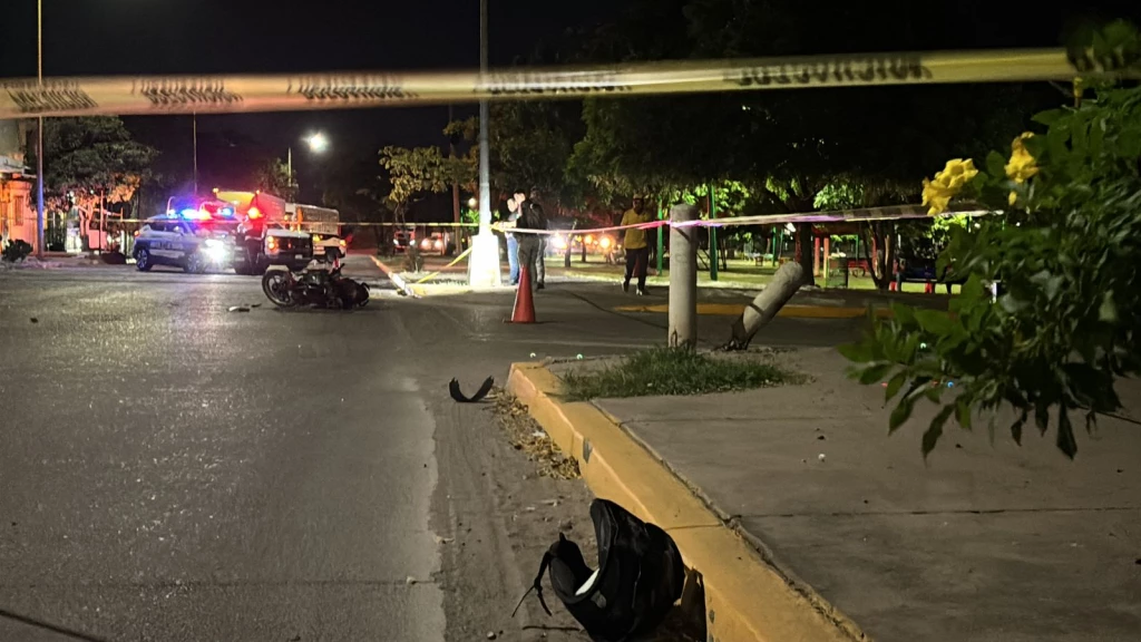 Muere motociclista tras chocar contra un vehículo en el bulevar Agricultores, en Culiacán