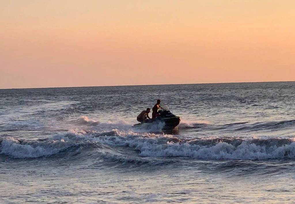 Cinco personas fueron rescatadas por Salvavidas en Mazatlán
