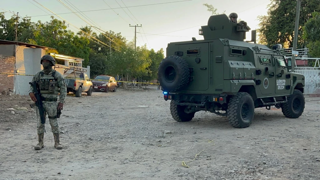 Mujer es ejecutada en la colonia Pemex en Culiacán; le dejan mensaje en cartulina