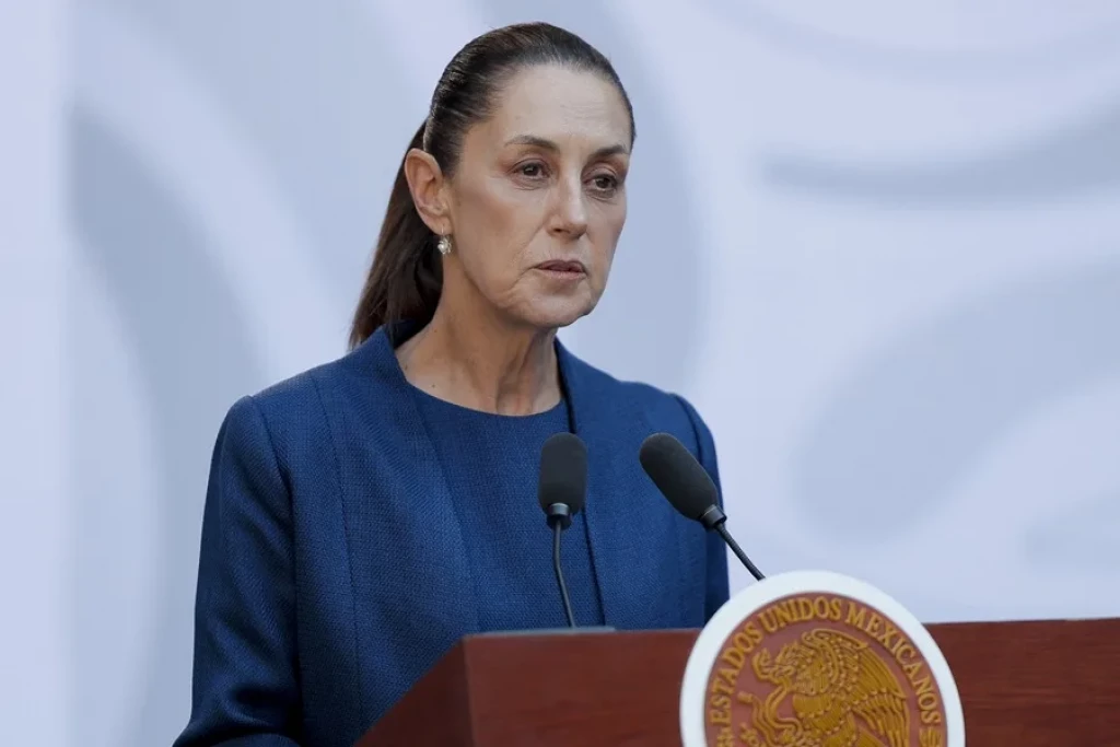 Sheinbaum celebra nuevo libro de López Obrador y afirma que su Gobierno está "muy fuerte"