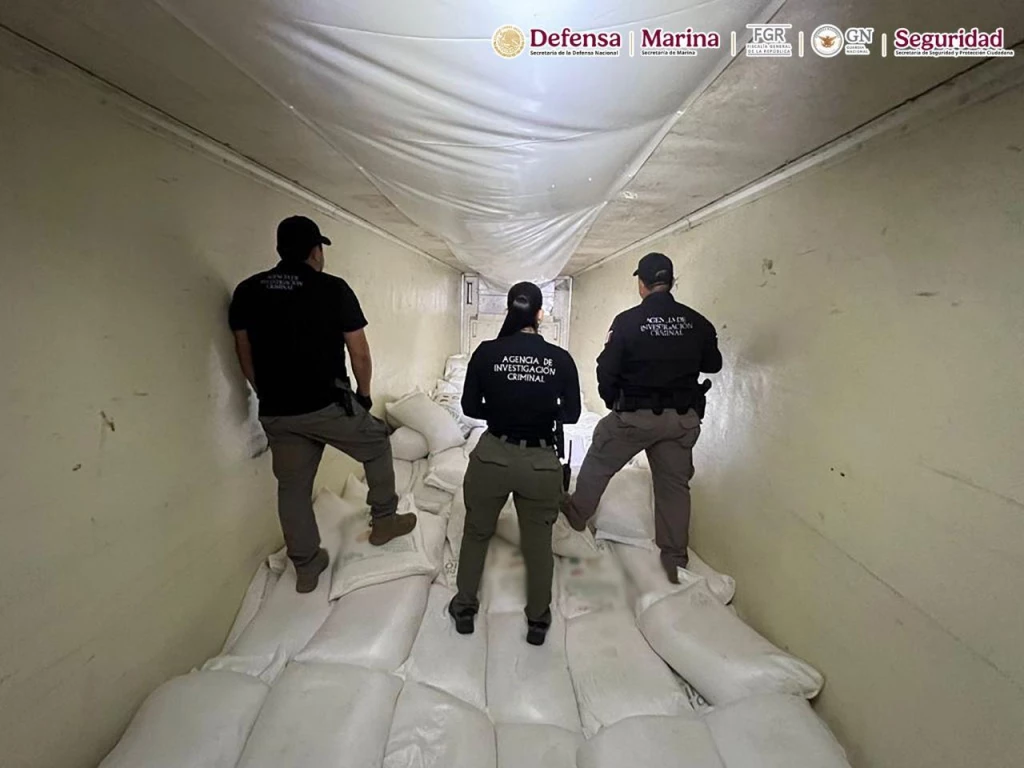 Detienen a dos que transportaban más de 300 kilos de metanfetamina en Sinaloa