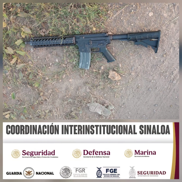 Durante recorridos al sur de Culiacán, el Grupo Interinstitucional asegura un arma larga y una motocicleta