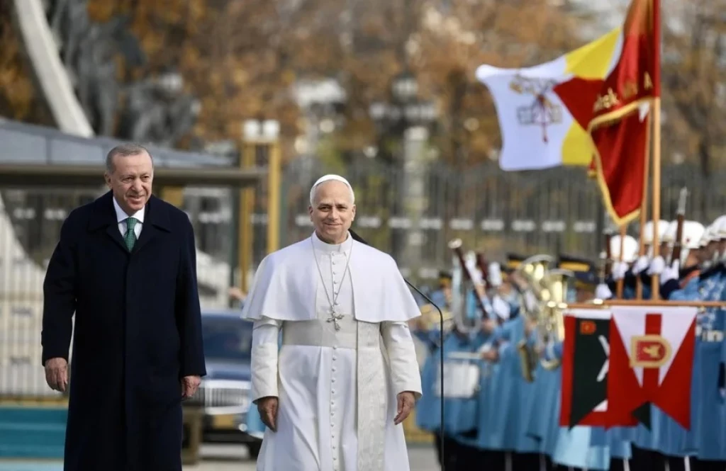 Sheinbaum afirma que el papa León XIV tiene "mucho interés" en visitar México