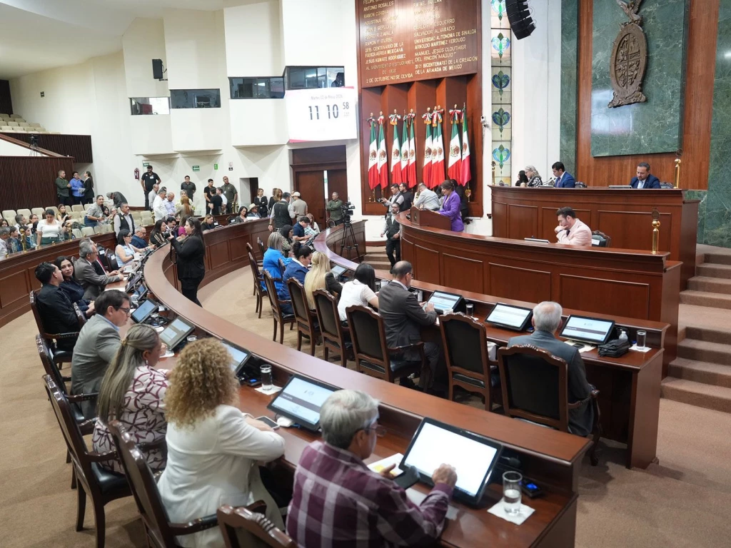 Dan lectura a tres iniciativas y dos dictámenes en Sesión Ordinaria del Congreso del Estado