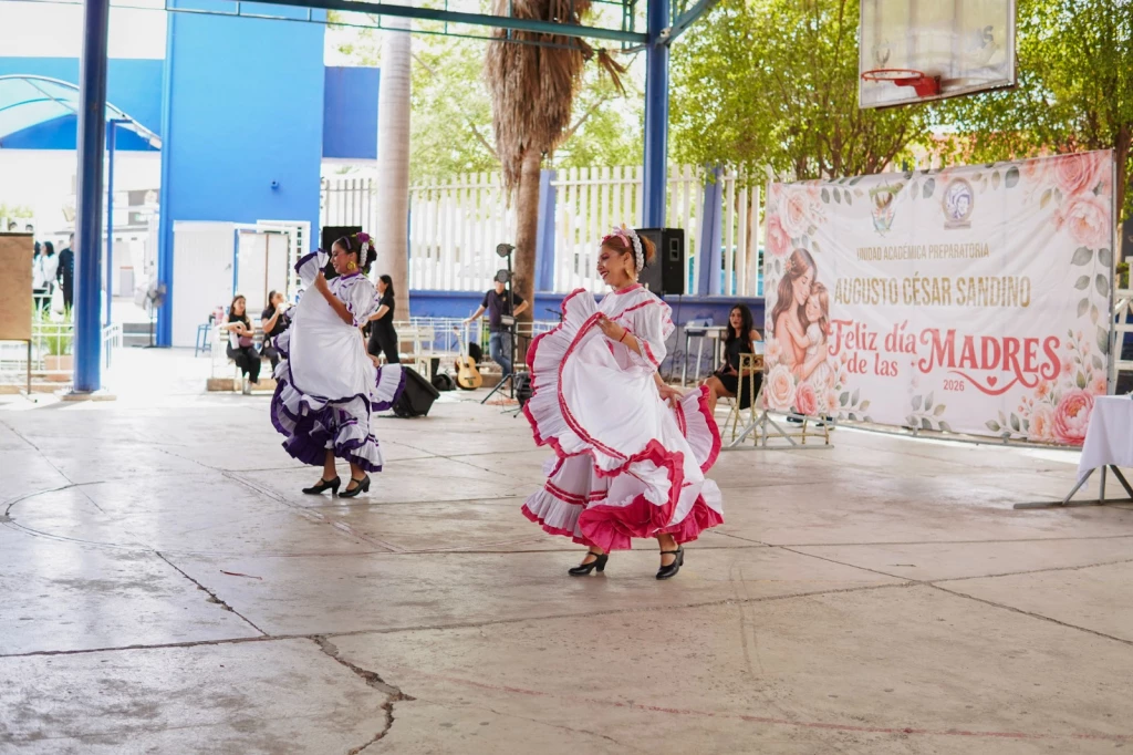 ¡Música, danza y gratitud! Con la UBU de testigo, festeja la Preparatoria Augusto César Sandino a las madres de familia con el Festival Cultural 2026