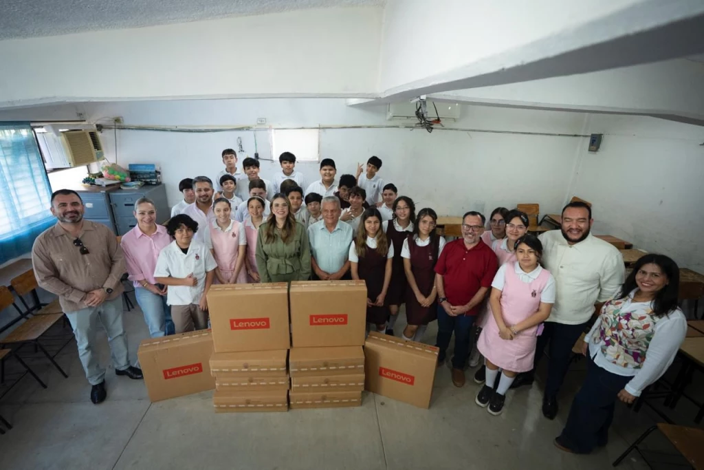 Entregan equipos de cómputo