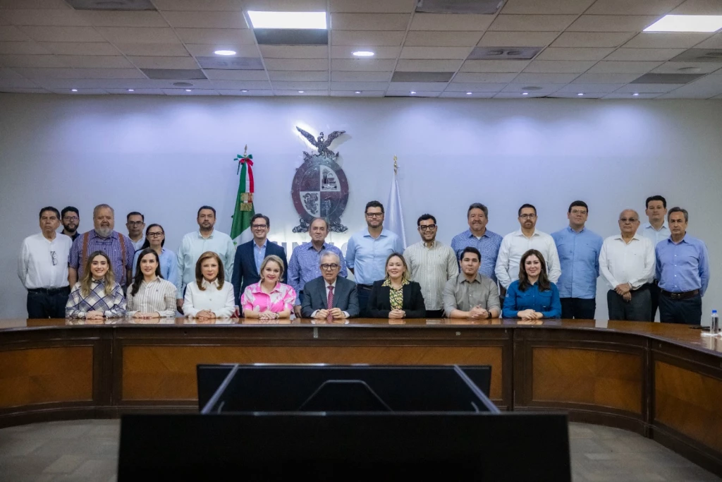 Rubén Rocha Moya retoma funciones