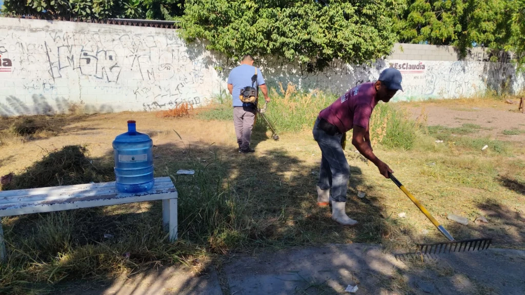 Realizan jornada de limpieza en el parque de la colonia Misión San Javier para rescatar espacios públicos