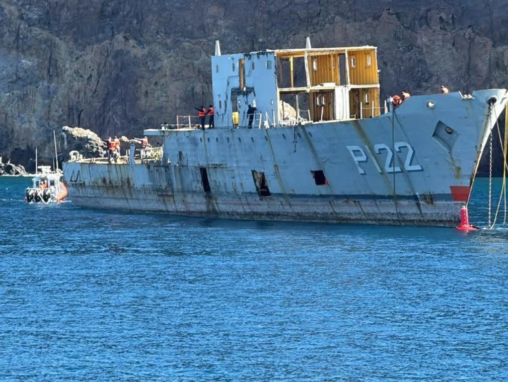 Crean nuevo arrecife artificial en San Carlos con el hundimiento del buque P-122