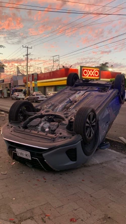 Dos mujeres lesionadas en fuerte accidente