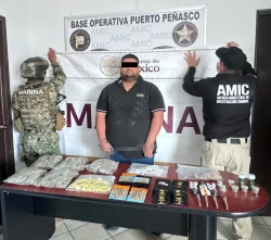 Capturan en Puerto Peñasco a sujeto con drogas y vehículo robado en Estados Unidos