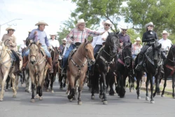 Encabeza Gobernador Rocha Cabalgata de inicio de Expo Feria Ganadera 2025