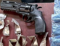 Detiene Policía Estatal a hombre con arma de réplica y droga en Hermosillo
