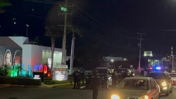 Operativo en motel de Culiacán, deja dos civiles detenidos y armas aseguradas