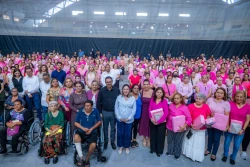 Entregan brasieres y prótesis mamarias