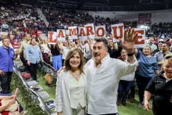 Javier Lamarque recibe ovación de la militancia