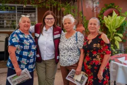 Imelda Castro destaca avances en derechos de las mujeres al visitar domicilios de Culiacán