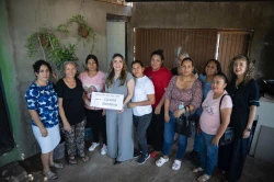 Entregan apoyos de Mujeres por el Bienestar