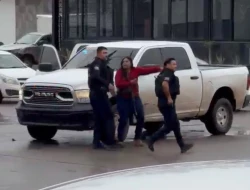 Detienen a dos sujetos armados