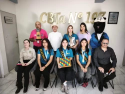 Felicita Raúl "El Pollo" Castelo a estudiantes del CBTA 197 por triunfo internacional en Argentina